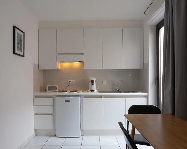 Victoria Studio Apartment *